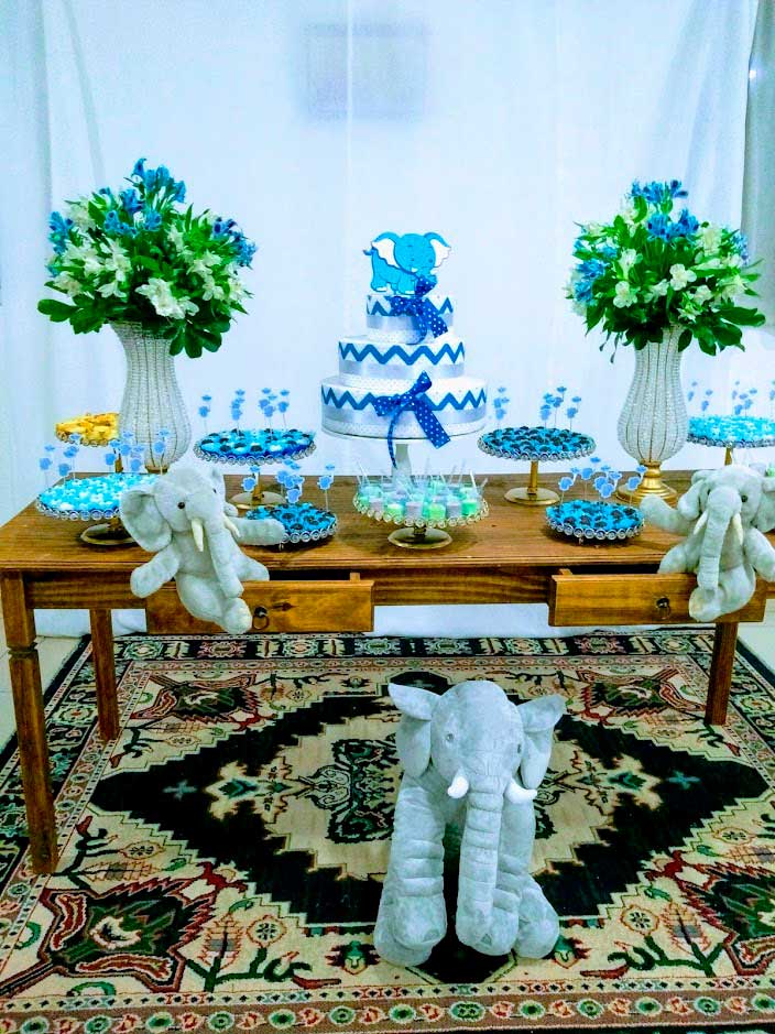 Decoração de mesa principal de aniversário infantil masculino NM Eventos.