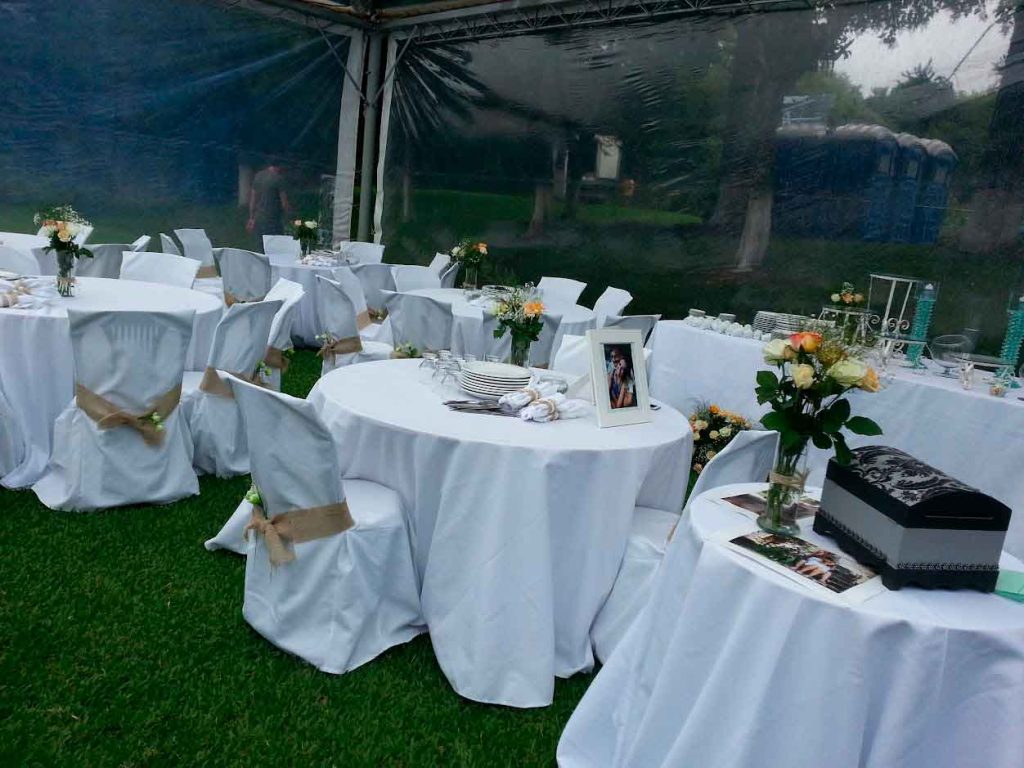 Decoração de evento ao ar livre.