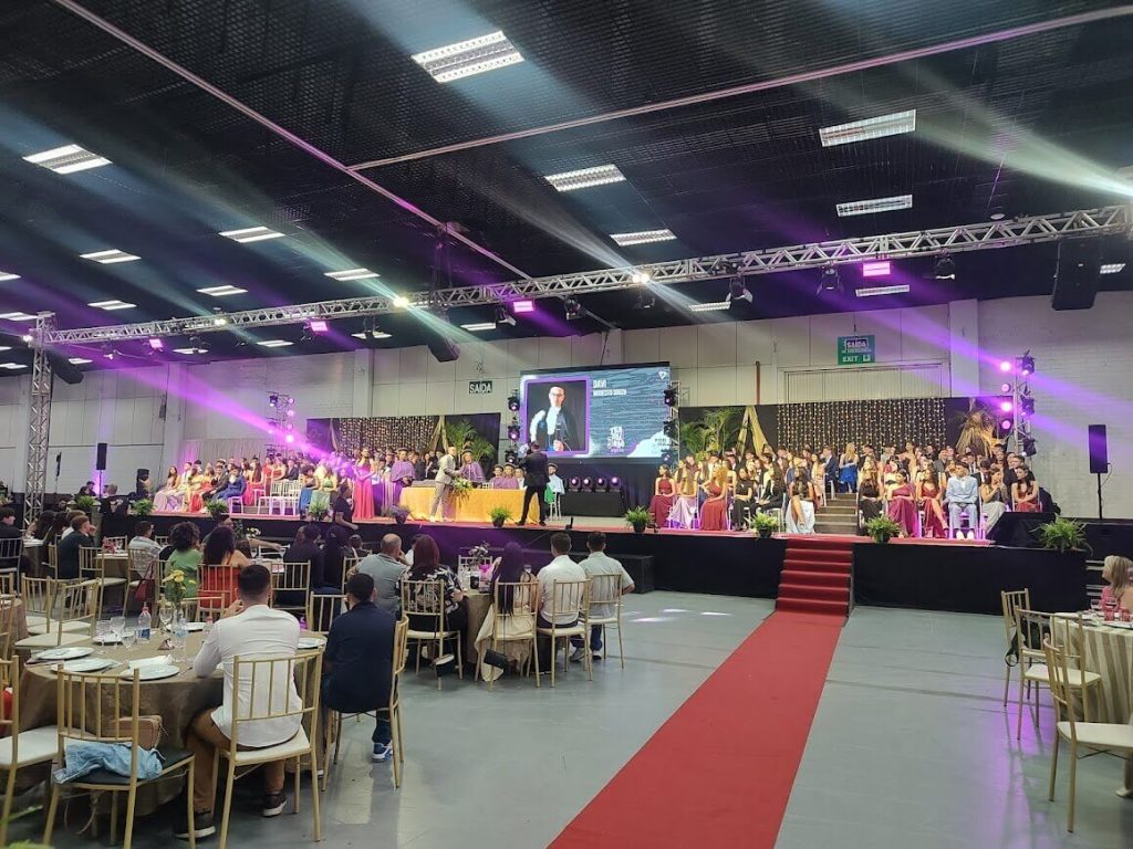 Decoração de formatura realizada pela NM Eventos.