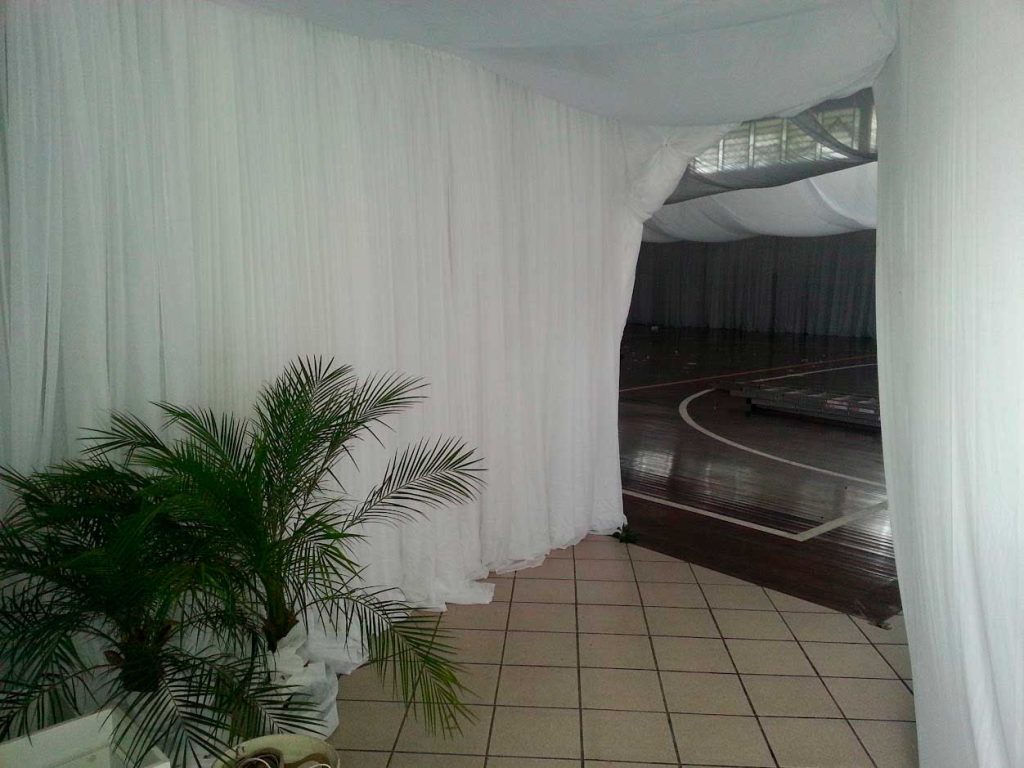 Túnel de pano para entrada de evento.